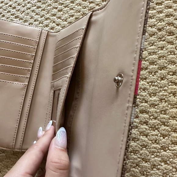 Guess Wallet - Picture 4 of 4